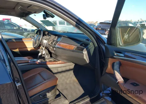 2010 BMW X5 xDrive30I z USA, uszkodzony, nr VIN 5UXFE4C50AL276977